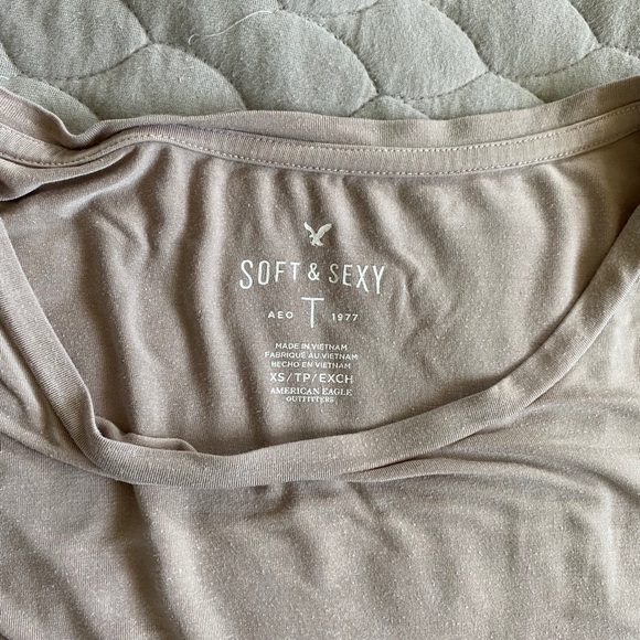 ⭐️5 for 25⭐️American Eagle T-Shirt - Picture 4 of 4